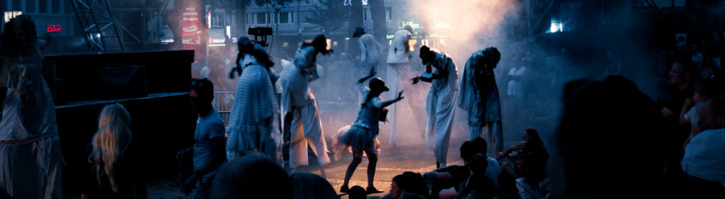 Sommer.Köln Performance "Gingko" auf dem Kölner Neumarkt