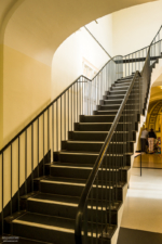 Treppe im Justizgebäude Reichenbergerplatz