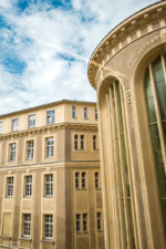 Fassaden im Innenhof des Justizgebäude Reichenbergerplatz